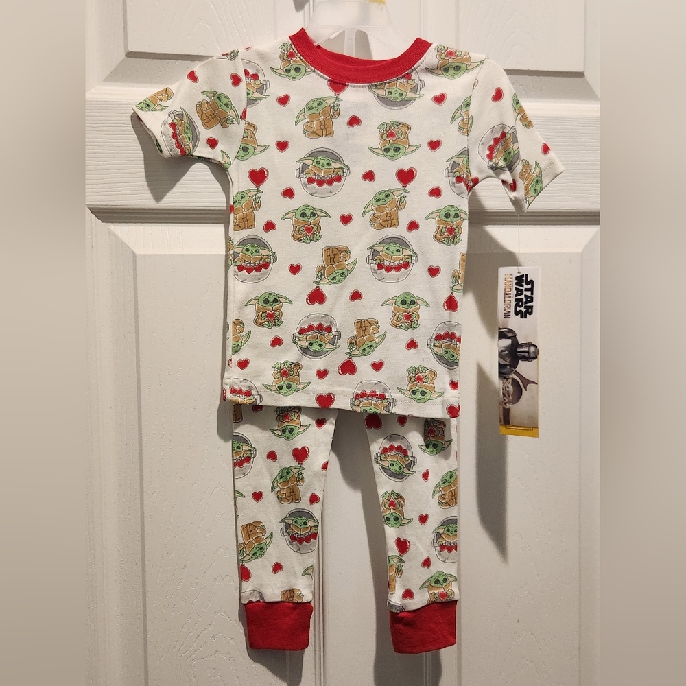 NWT Star Wars Baby Yoda Valentines Pajama Set 3t